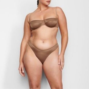 SKIMS GLISSENETTE STRAIGHT NECK UNDERWIRE BRA | SIENNA 40B